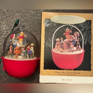 Hallmark keepsake - Winnie the Pooh Parade - motion & music